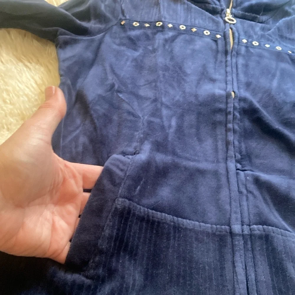 Onque Casual  velour dark blue jacket with gold accents